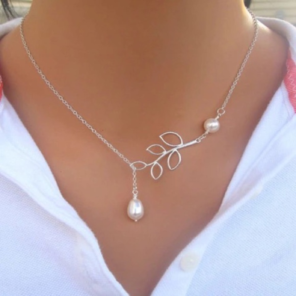 NEW Astonishing Leaf Branch Faux Pearl Necklace